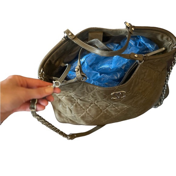 Chanel CC Sea Hit Tote Quilted Iridescent Calfskin Large - Picture 7 of 16